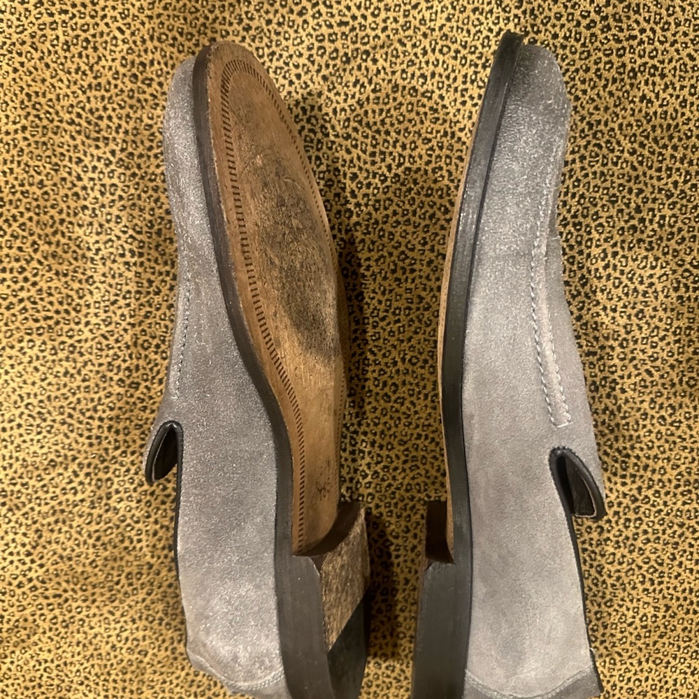 Men’s 13M gray suede slip on loafers w/rough brushed look by Johnston & Murphy - Picture 4 of 6